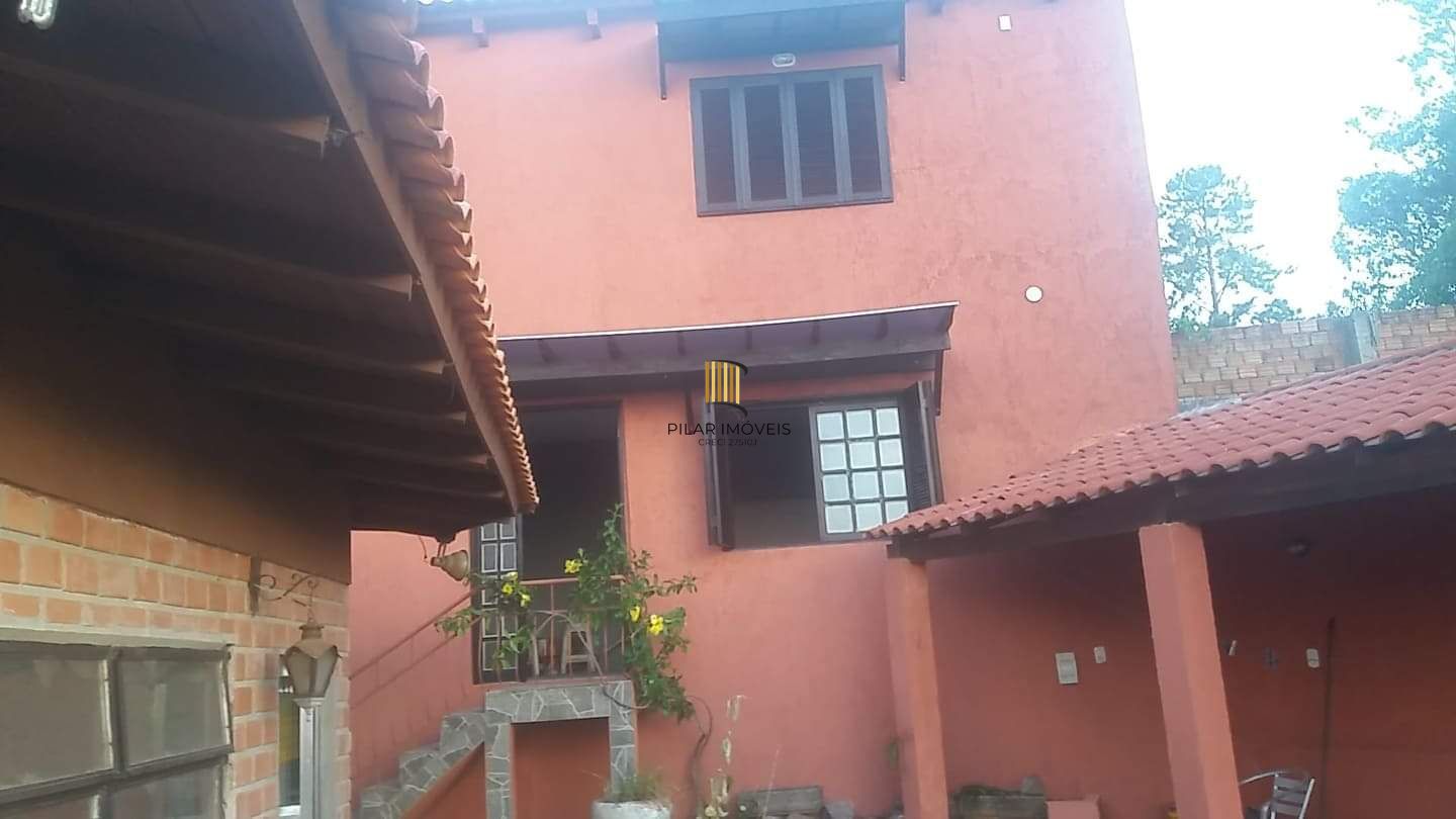 Casa à venda com piscina no bairro Glória, Zona Sul de Porto Alegre – 207m² construídos, pátio amplo e excelente potencial residencial