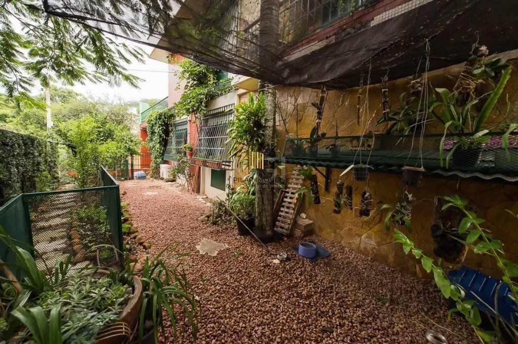 Casa para Venda - 317m², 5 dormitórios, sendo 1 suites, 2 vagas - Teresópolis