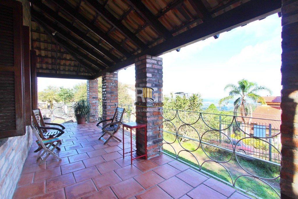 Casa para Venda - 269.06m², 4 dormitórios, sendo 2 suites, 5 vagas - Teresópolis