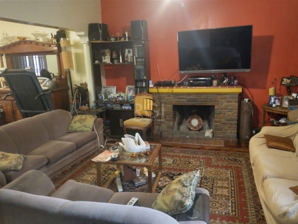 Casa para Venda - 220m², 3 dormitórios, 4 vagas - Teresópolis