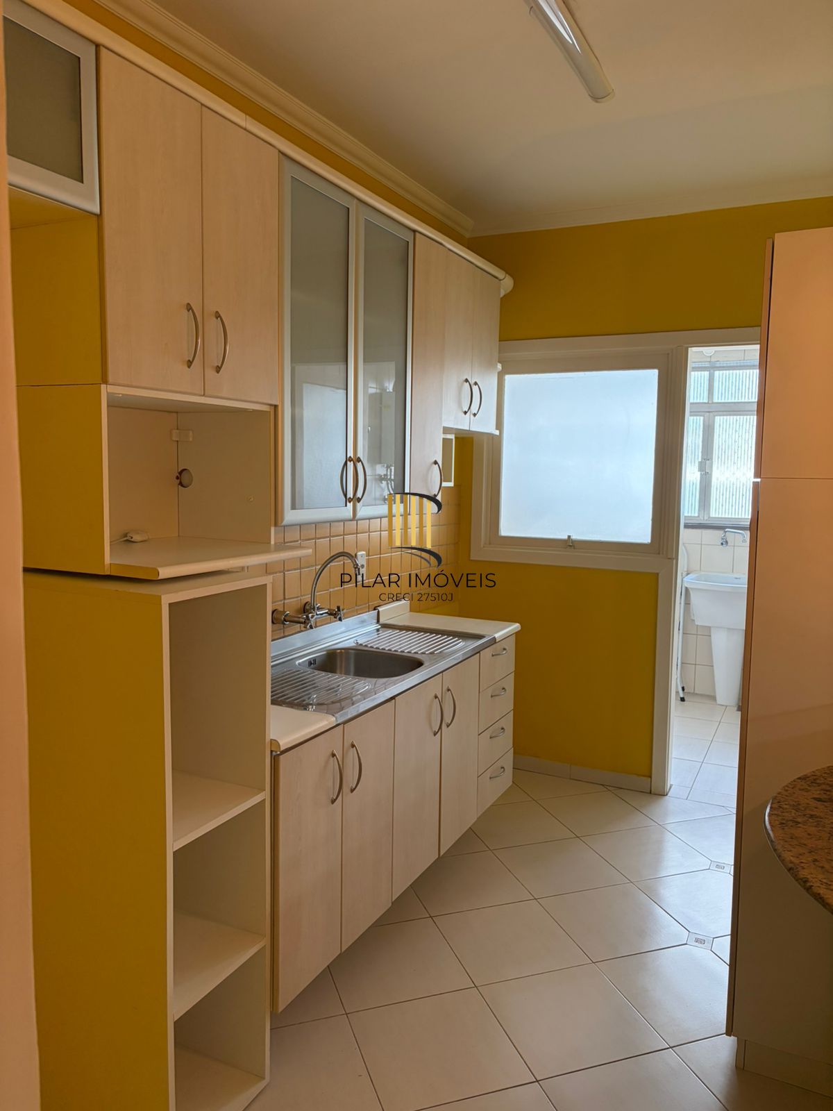 Apartamento 2 dormitórios, 1 vaga coberta no Bairro Teresópolis.