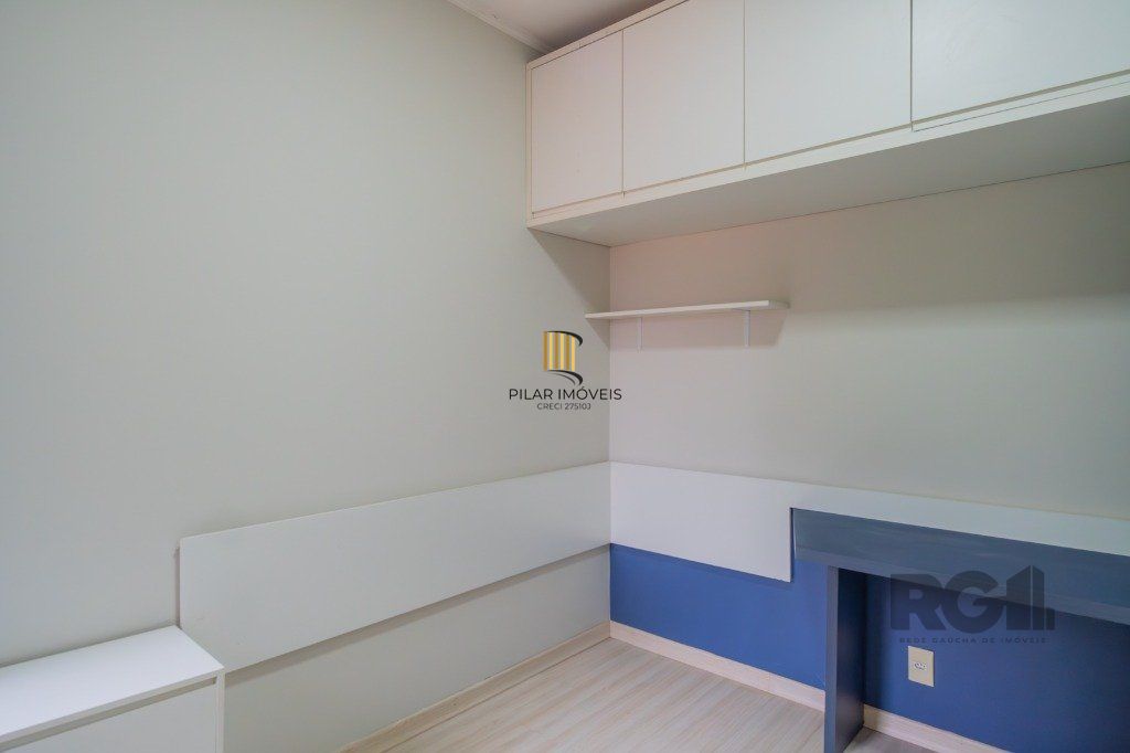 Casa de 214m² com 4 dormitórios, 1 suíte, piscina e 2 vagas no bairro Teresópolis