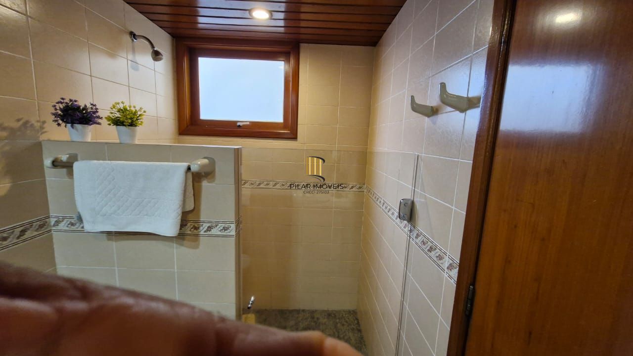 Casa de Cinema na Glória, com 500m² de área privada, 3 dormitórios, piscina, horta, lareira, elevador, gradeada 4 garagens