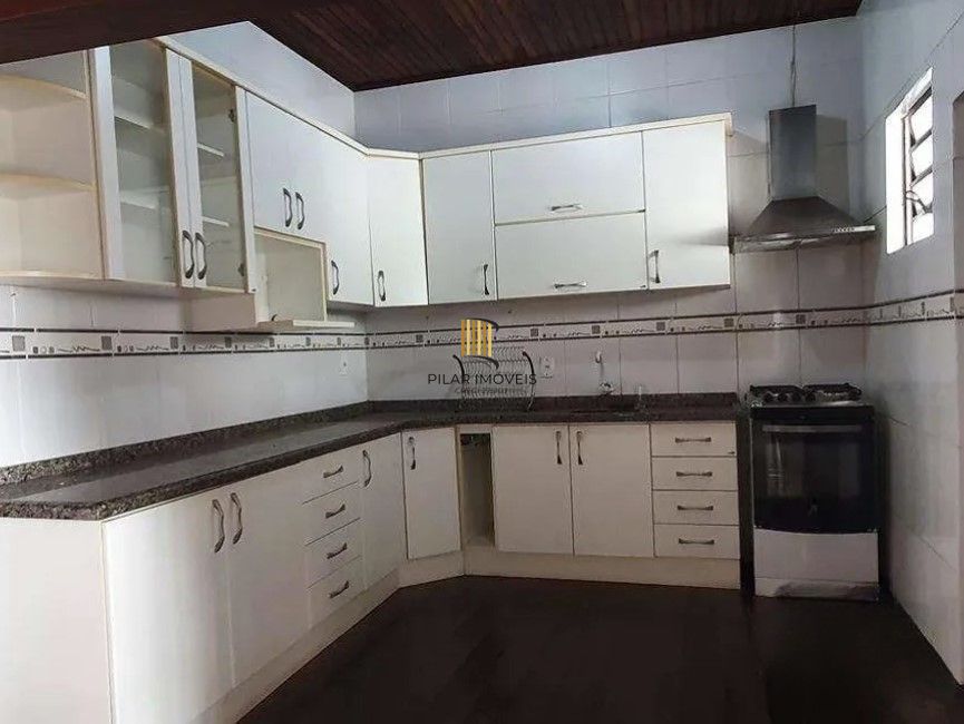 Casa 4 dormitórios no bairro Glória