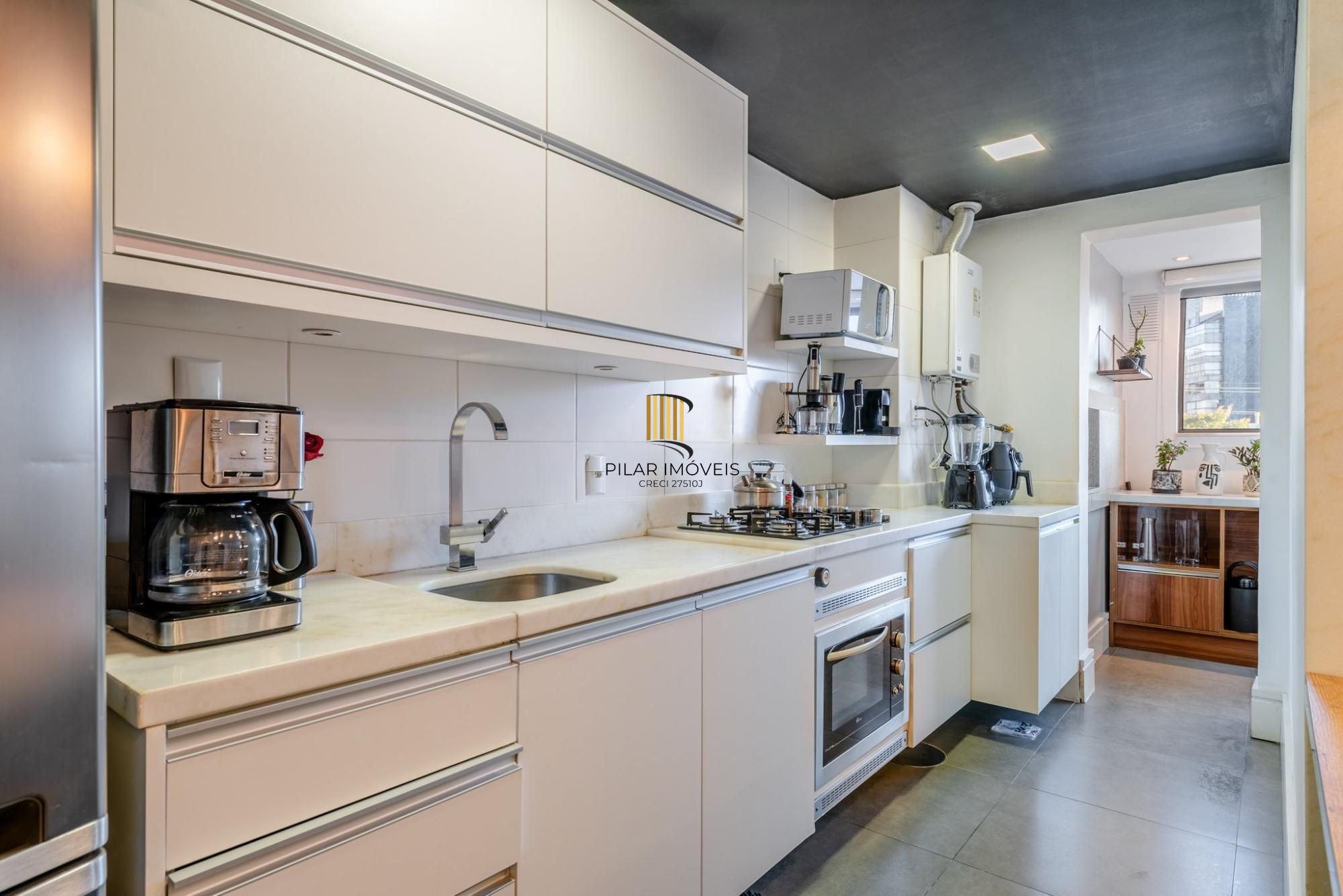 Apartamento de 1 dormitório á venda em Três Figueiras, Porto Alegre.