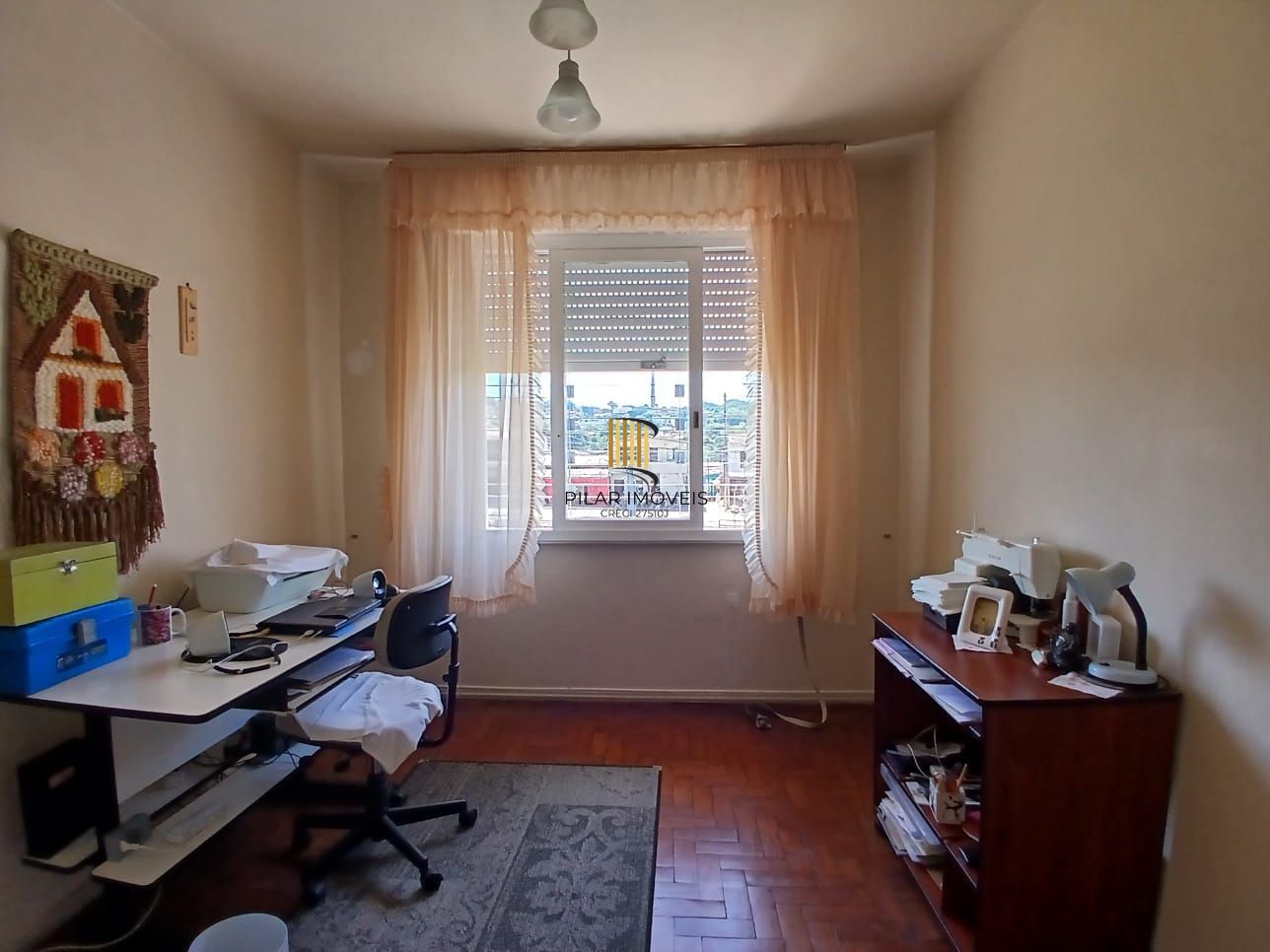 Casa com 03 dormitorios e amplo jardim no bairro Santa Tereza /RS