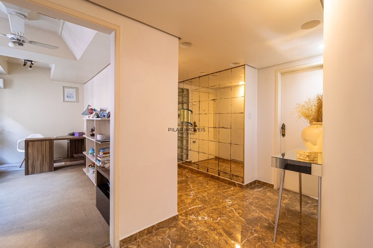 Cobertura à venda com 4 quartos 180 m²  rua Ramiro Barcelos no Bom Fim Porto Alegre