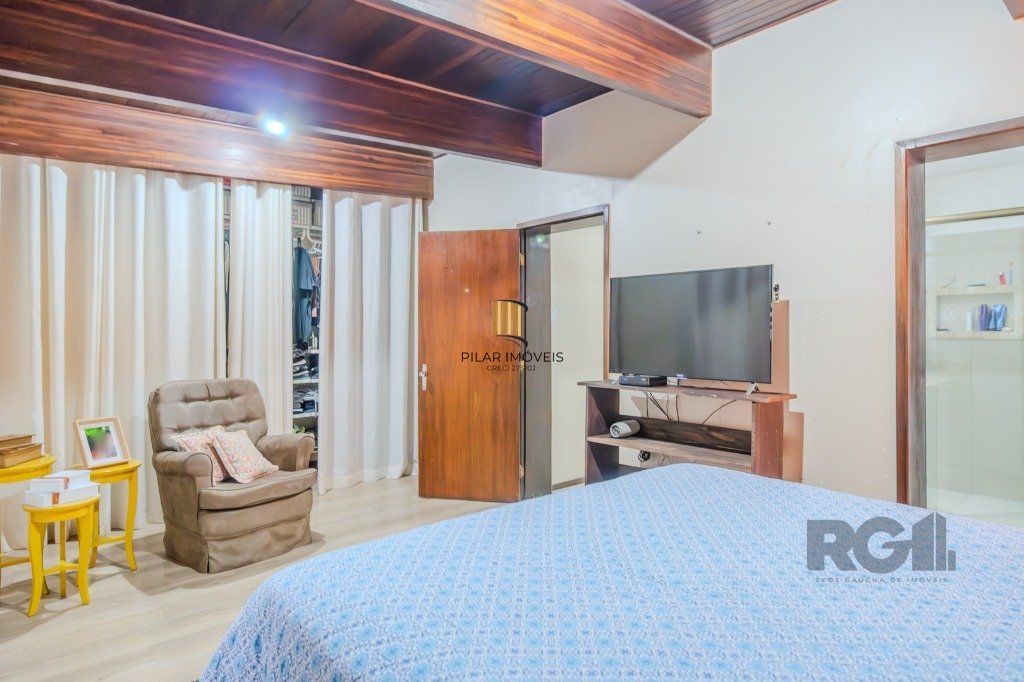 Casa 4 dormitórios no bairro Nonoai