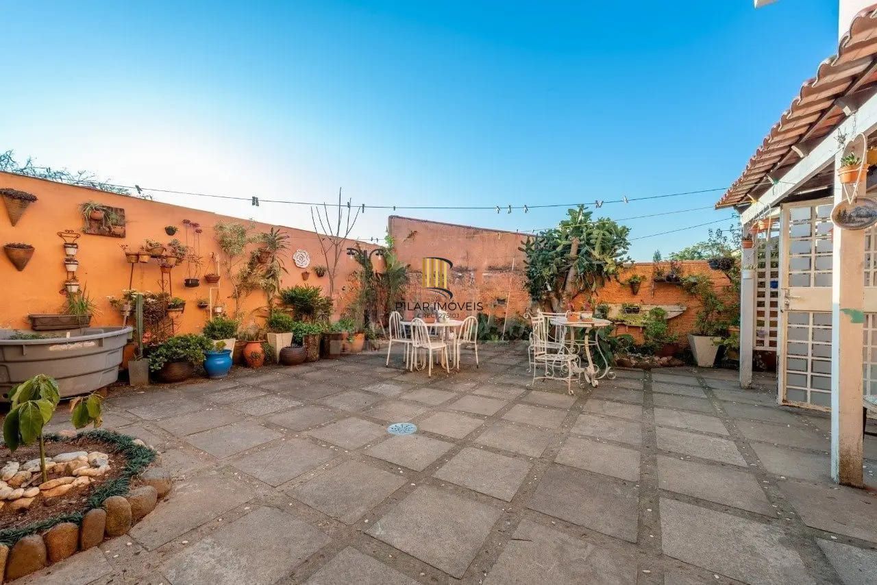 Casa de 3 dormitórios com 206m² à venda no Bairro Santa Tereza.