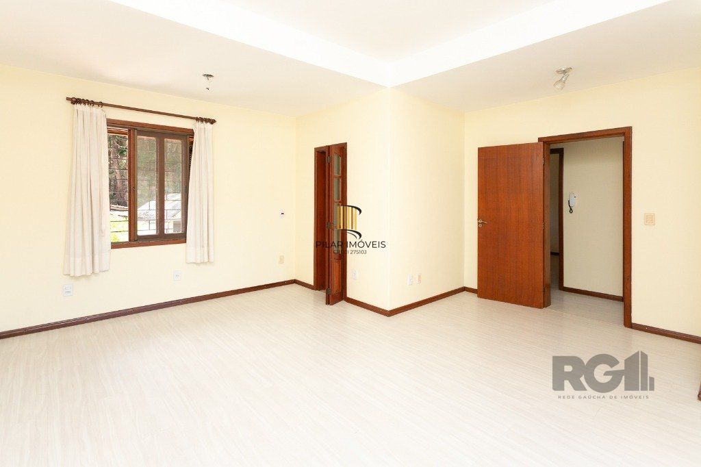 Casa com 5 dormitórios no bairro Jardim Carvalho