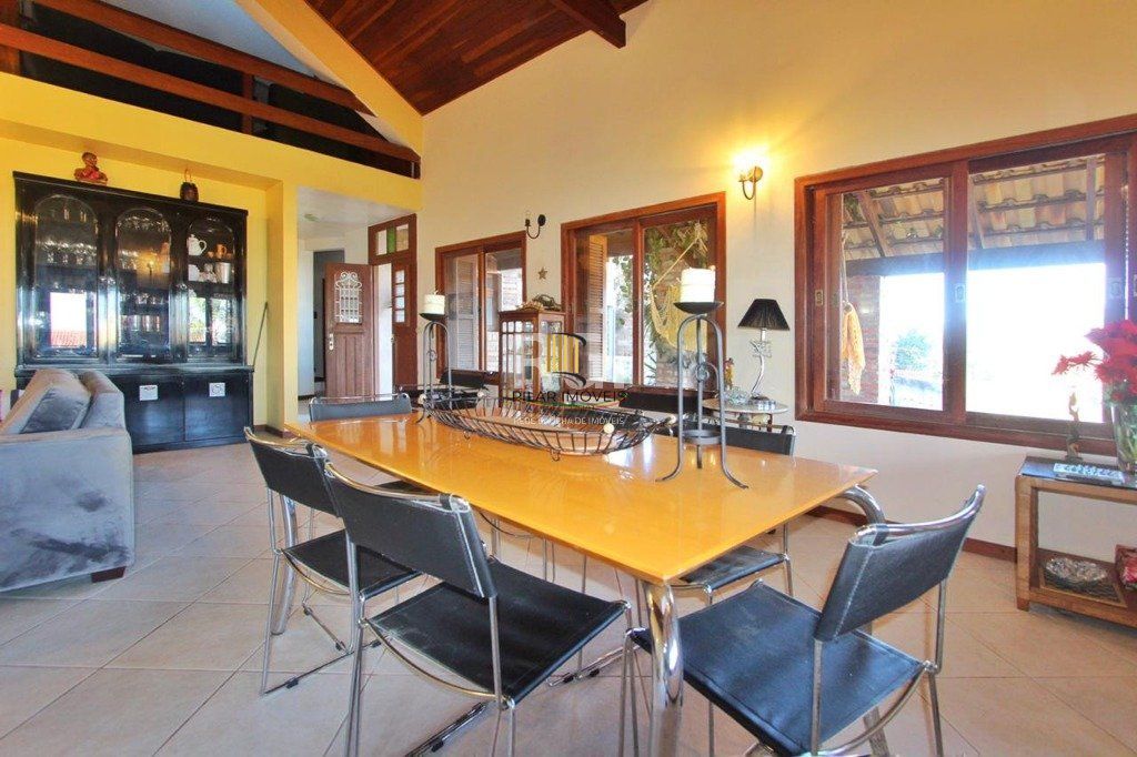 Casa para Venda - 269.06m², 4 dormitórios, sendo 2 suites, 5 vagas - Teresópolis