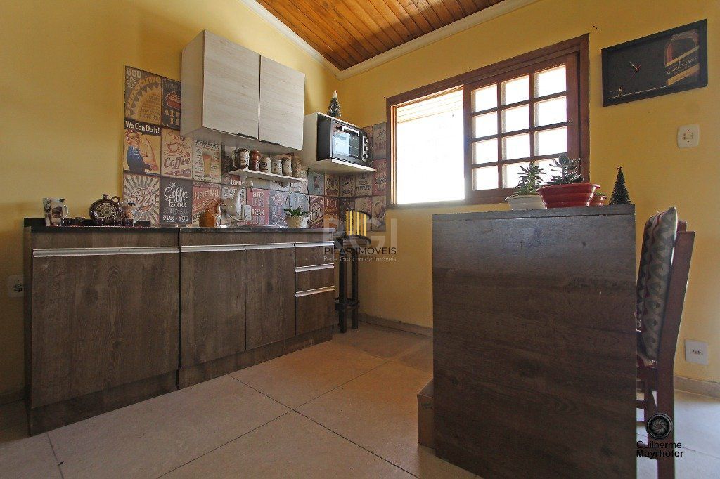 Casa para Venda - 300m², 6 dormitórios, sendo 1 suites, 3 vagas - Menino Deus