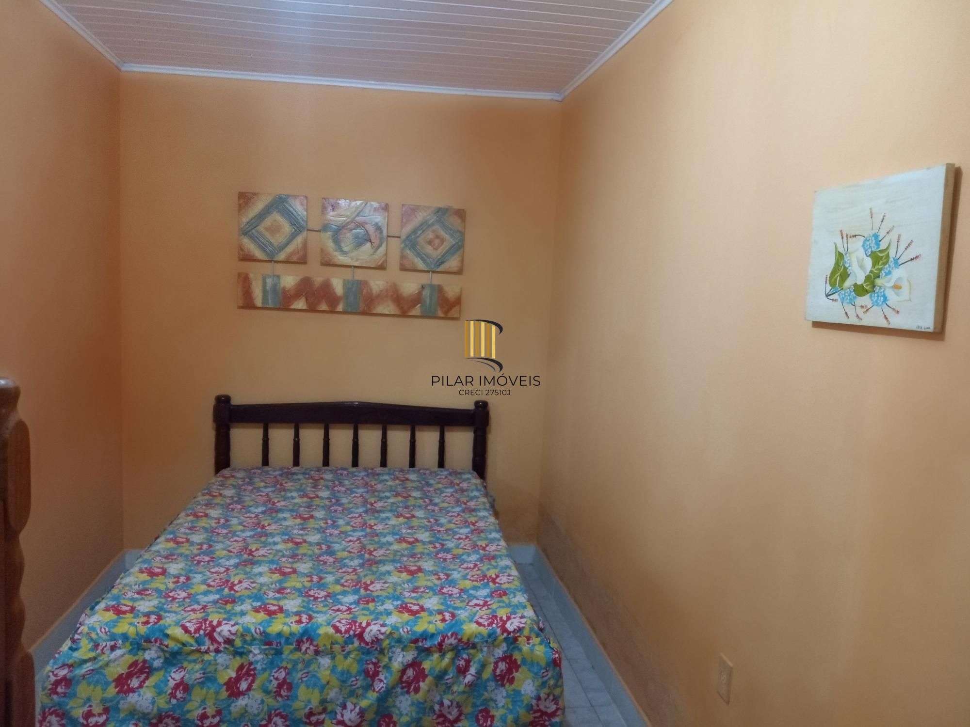 2 casas no pátio em Magistério