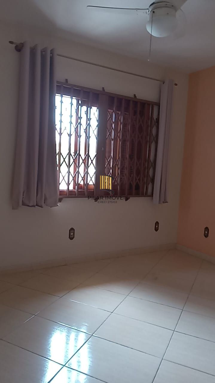 Casa 03 dormitórios, com páteo