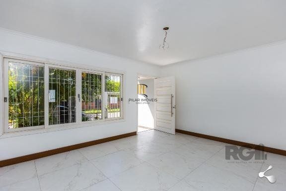 Casa 03 quartos, 02 vagas,próxima à Assis Brasil e Sertório.