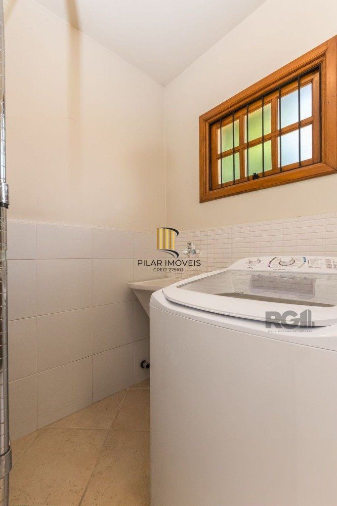 Casa de 3 dormitórios no bairro Chácara das Pedras