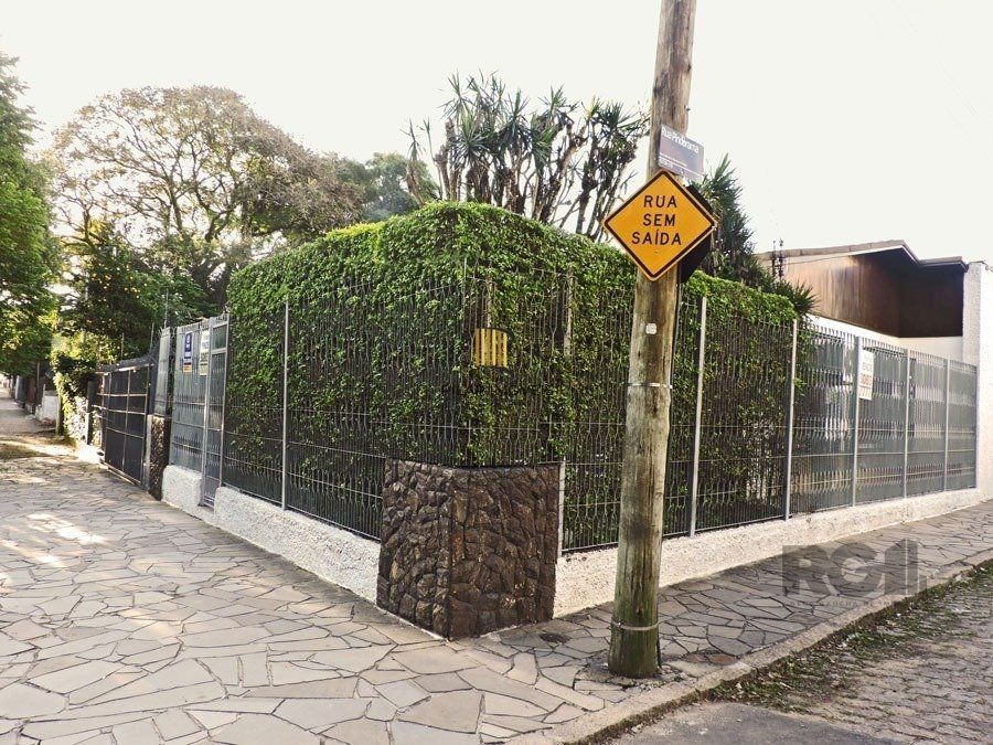 EXCELENTE casa térrea MAIS um loft construído em edícula anexa, com pátio.