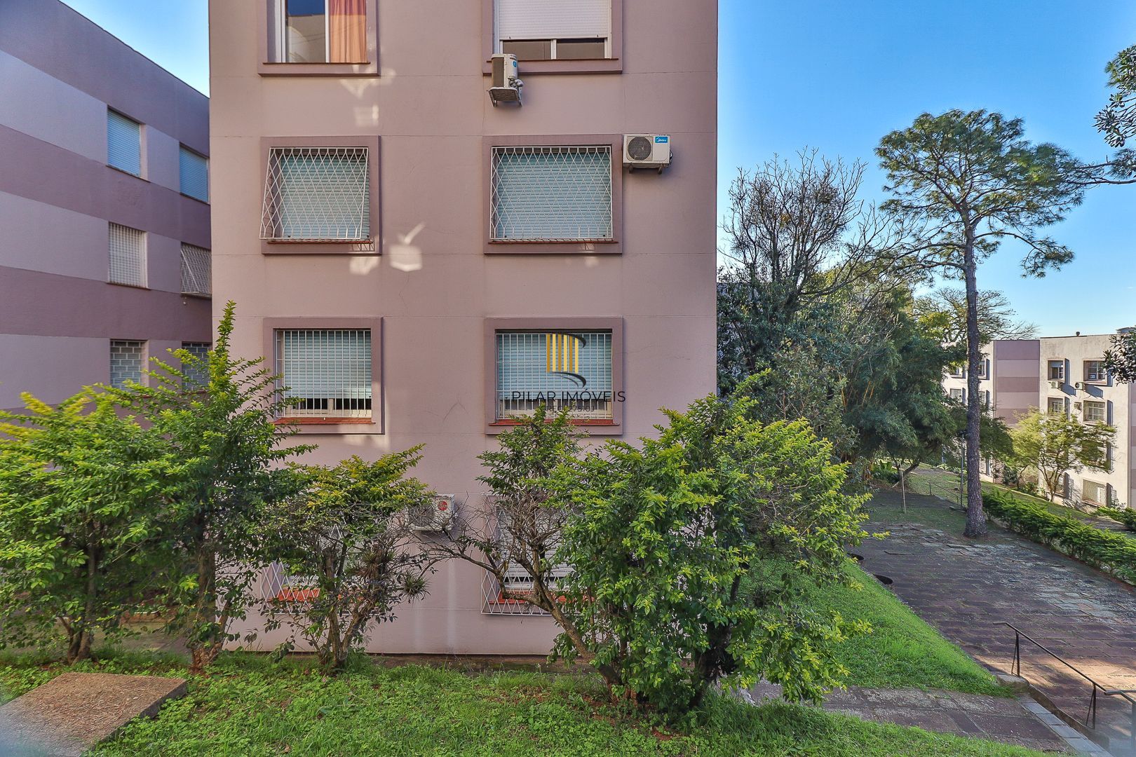 Apartamento Terreo de 03 dormitórios,reformado no bairro Teresópolis-Porto Alegre /RS