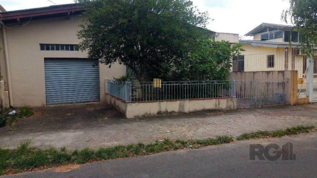 Casa com 5 dormitórios no bairro Passo das Pedras - Porto Alegre