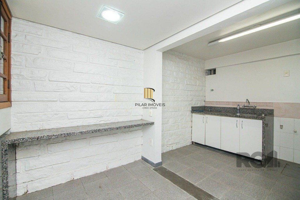 Casa para Venda - 443m², 3 dormitórios, 4 vagas - Alto Petrópolis