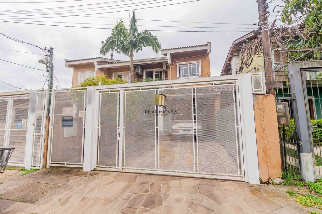 Casa de 3 dormitórios à venda no Bairro Serraria - Porto Alegre