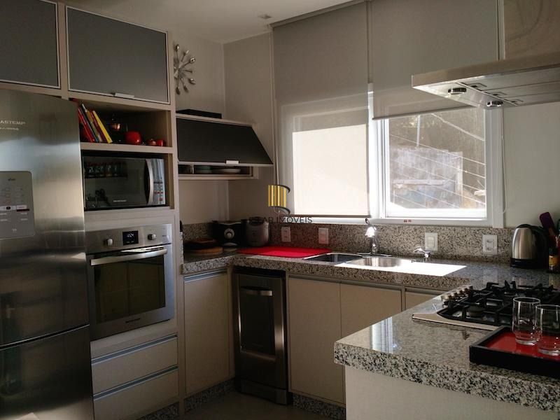 Casa para Venda - 217m², 3 dormitórios, sendo 1 suites, 5 vagas - Teresópolis