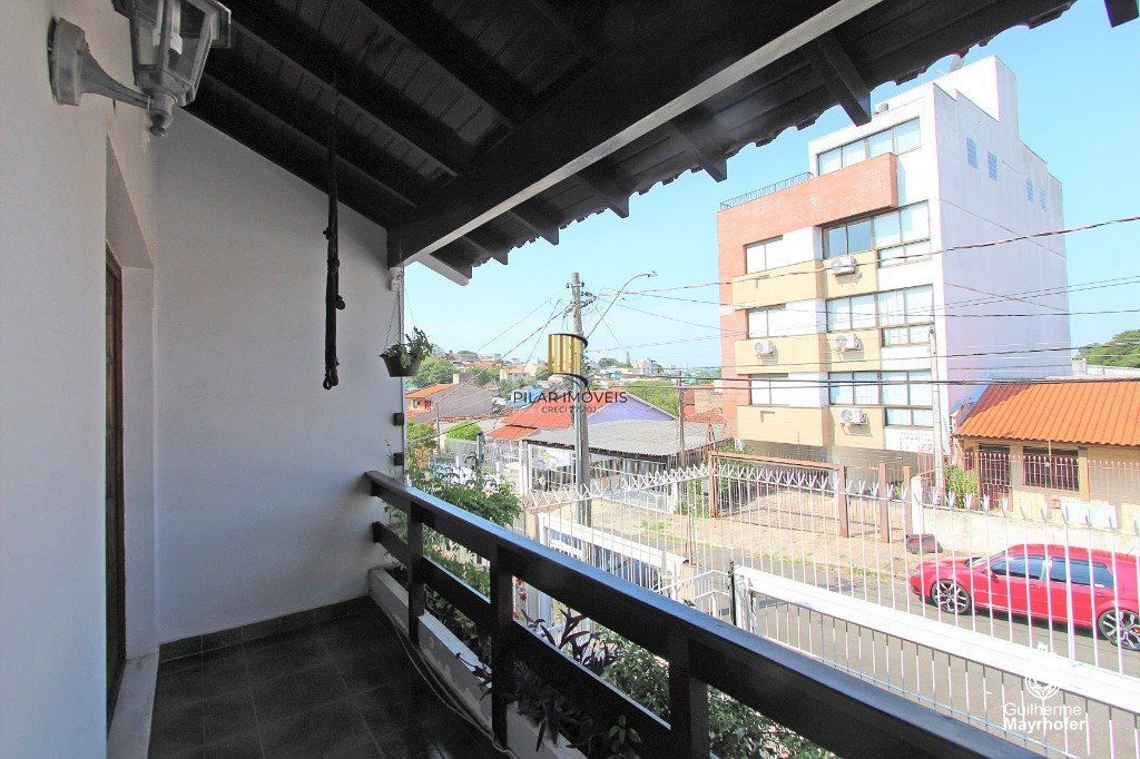 Casa para Venda - 326m², 3 dormitórios, sendo 3 suites, 4 vagas - Glória