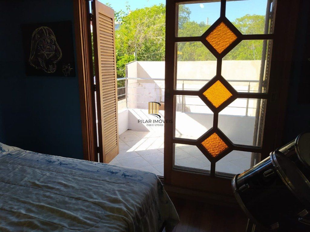 Casa 234m² - 3 dormitórios, 1 suíte e vaga para 6 carros no Jardim São Pedro