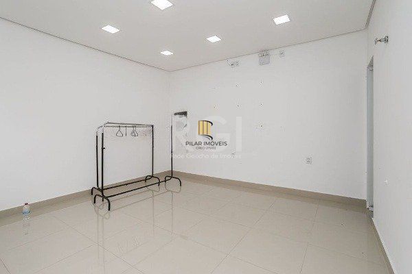 Prédio comercia próximo a Av. Bento Gonçalves.