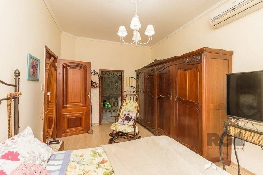 CASA PRÓXIMA AO PONTAL, com 5 vagas, 3 dormitórios!