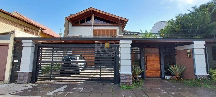 Excelente casa de  386m² com 04 dormitórios sendo 03 suítes.