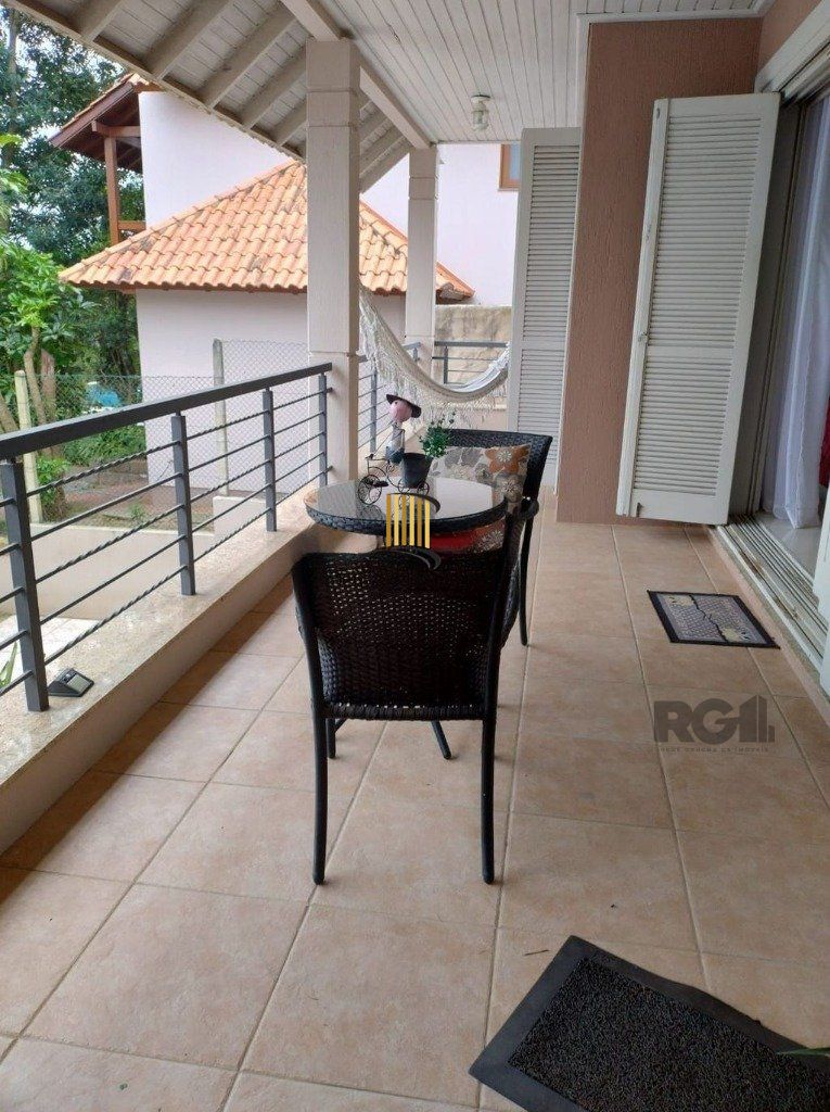 Casa de 307m² - 3 dormitórios, piscina, 4 vagas no bairro Espírito Santo