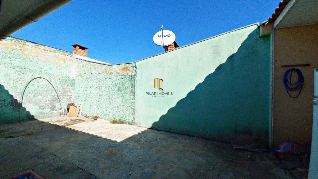 Casa de 2 dormitórios localizada no bairro Hípica