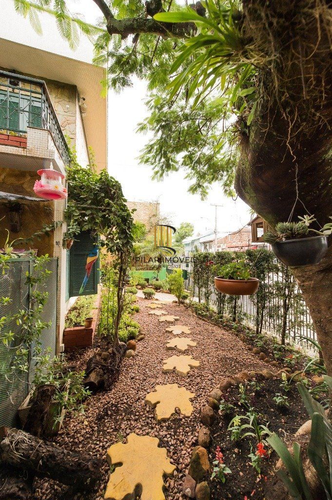 Casa para Venda - 317m², 5 dormitórios, sendo 1 suites, 2 vagas - Teresópolis