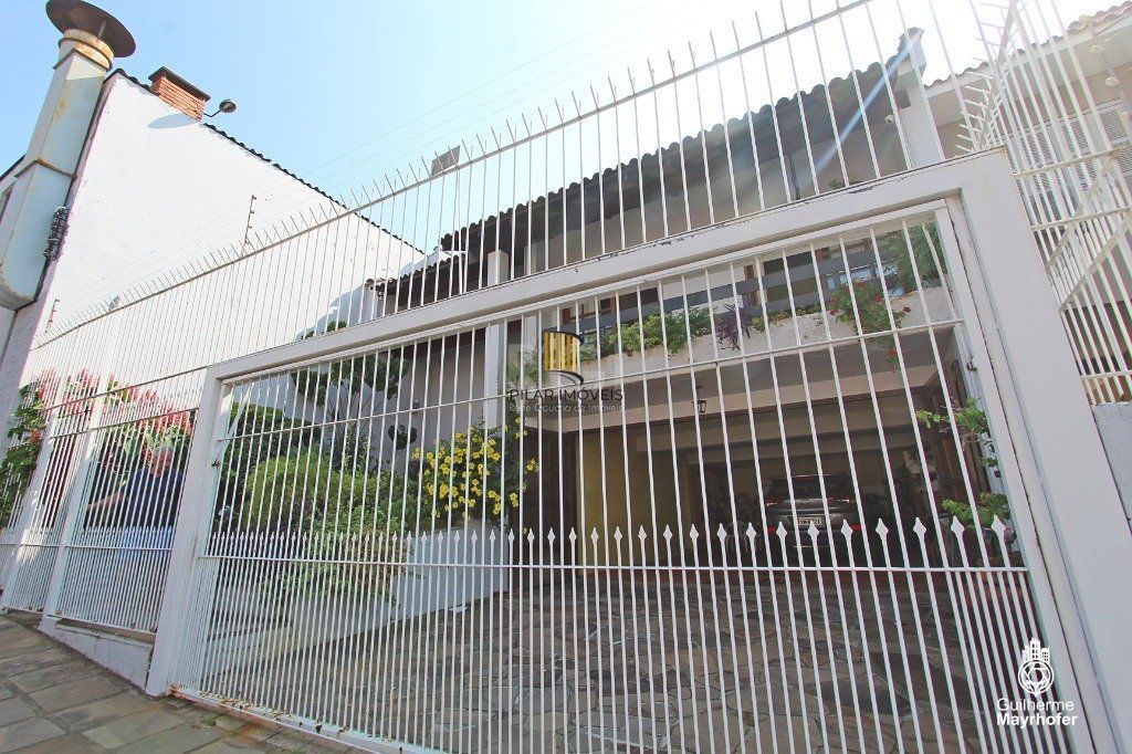Casa para Venda - 326m², 3 dormitórios, sendo 3 suites, 4 vagas - Glória