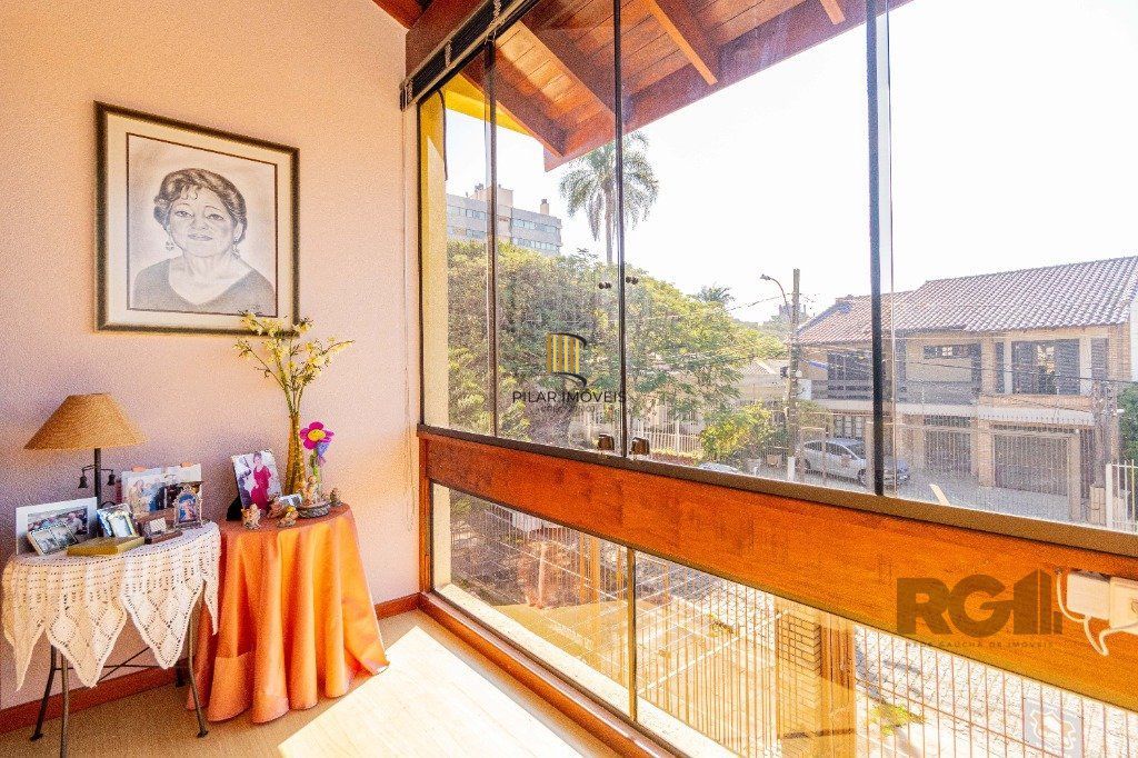 Casa de 4 dormitórios 304m² no bairro Jardim Lindóia
