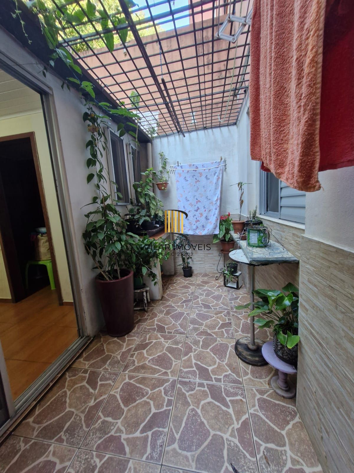 Apartamento Garden térreo, com 2 dormitórios, localizado no Bairro Teresópolis. - Pilar Imóveis
