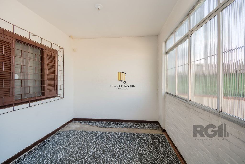 Casa de 159m² - 2 dormitórios, 3 vagas no bairro Rubem Berta