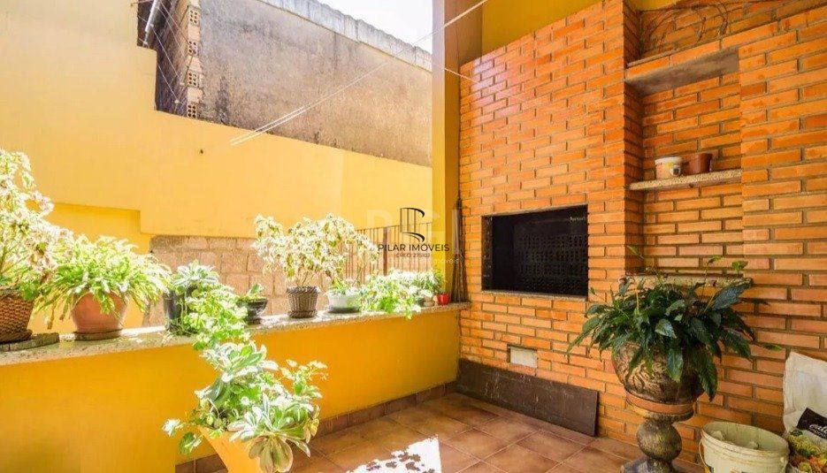 Casa para Venda - 294.4m², 4 dormitórios, sendo 2 suites, 2 vagas - Nonoai
