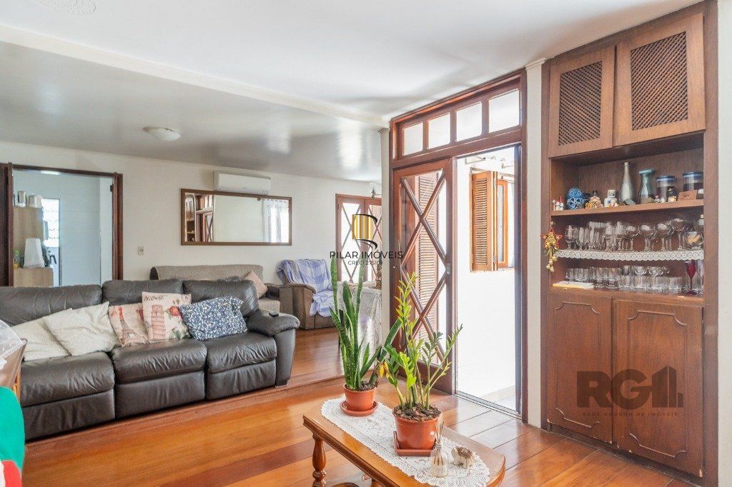 Casa com 4 dormitórios no bairro Gloria - Pilar Imóveis