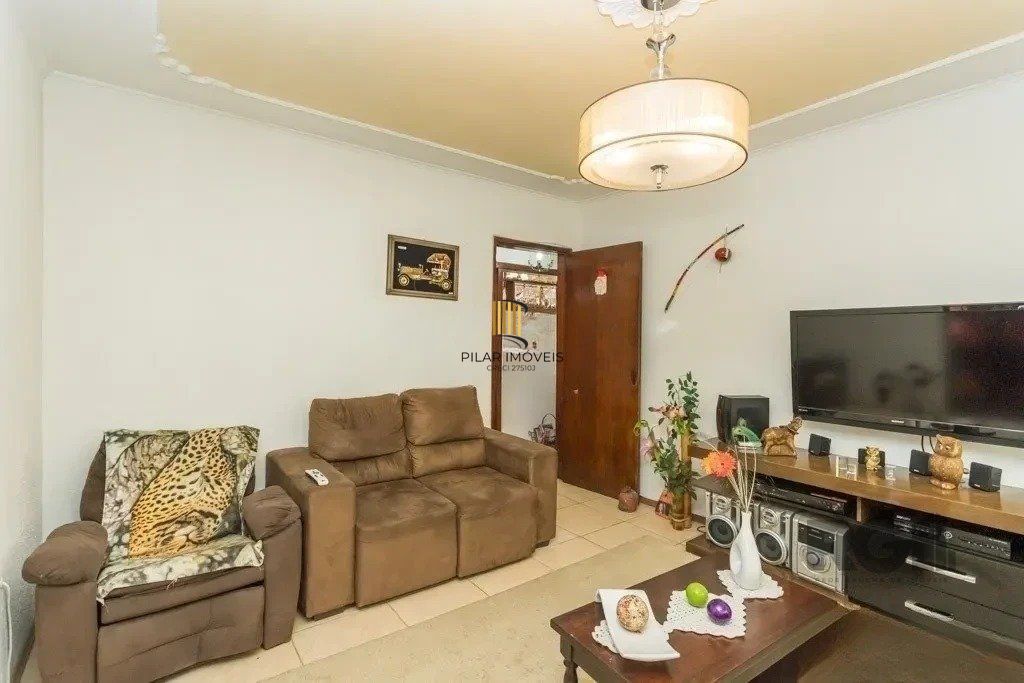 Casa de 3 dormitórios no bairro Jardim Carvalho