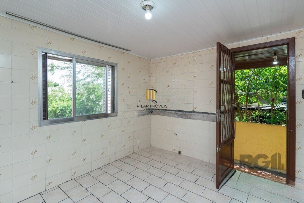 Casa de 4 dormitórios no bairro Camaquã