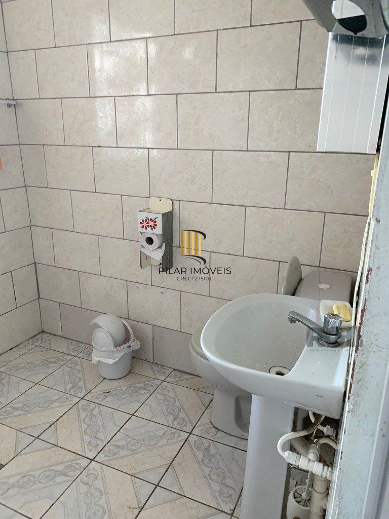 Casa 3 dormitórios no bairro Glória