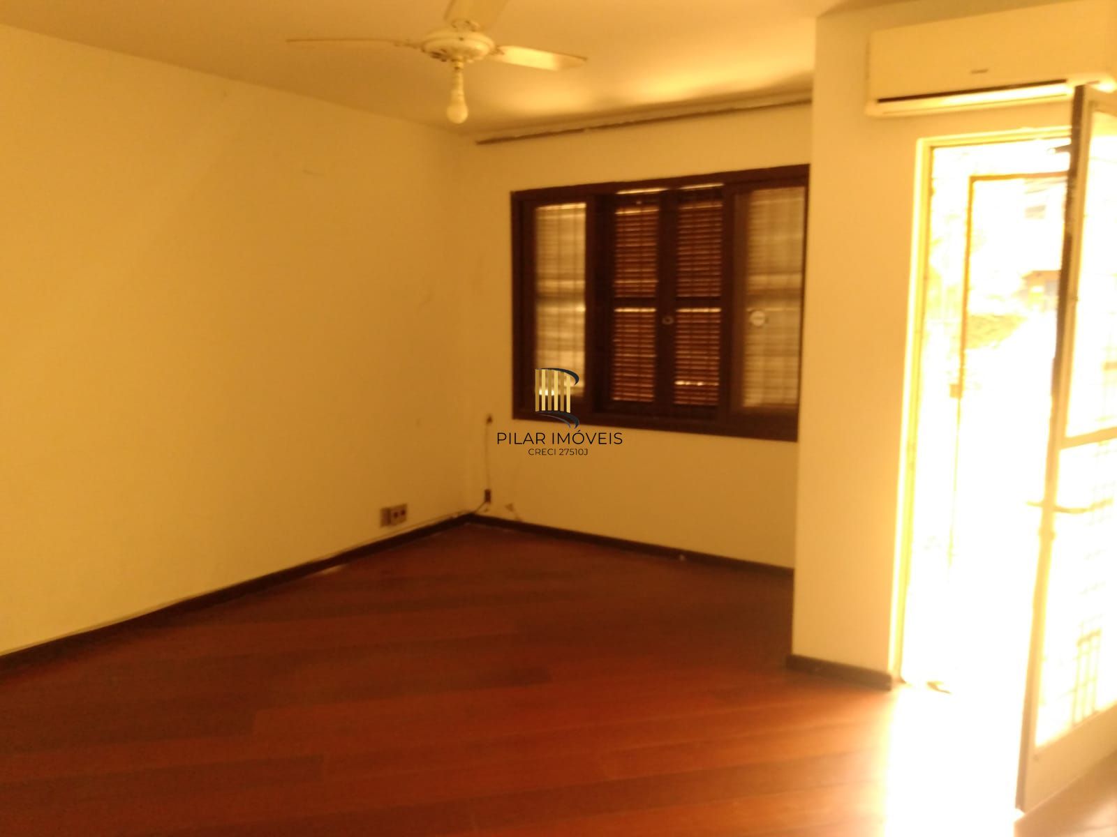 03 casas no mesmo terreno à venda
