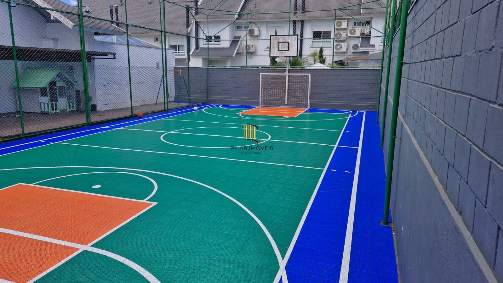 Casa em Condominio fechado, 5 dormitórios com infraestrutura completa