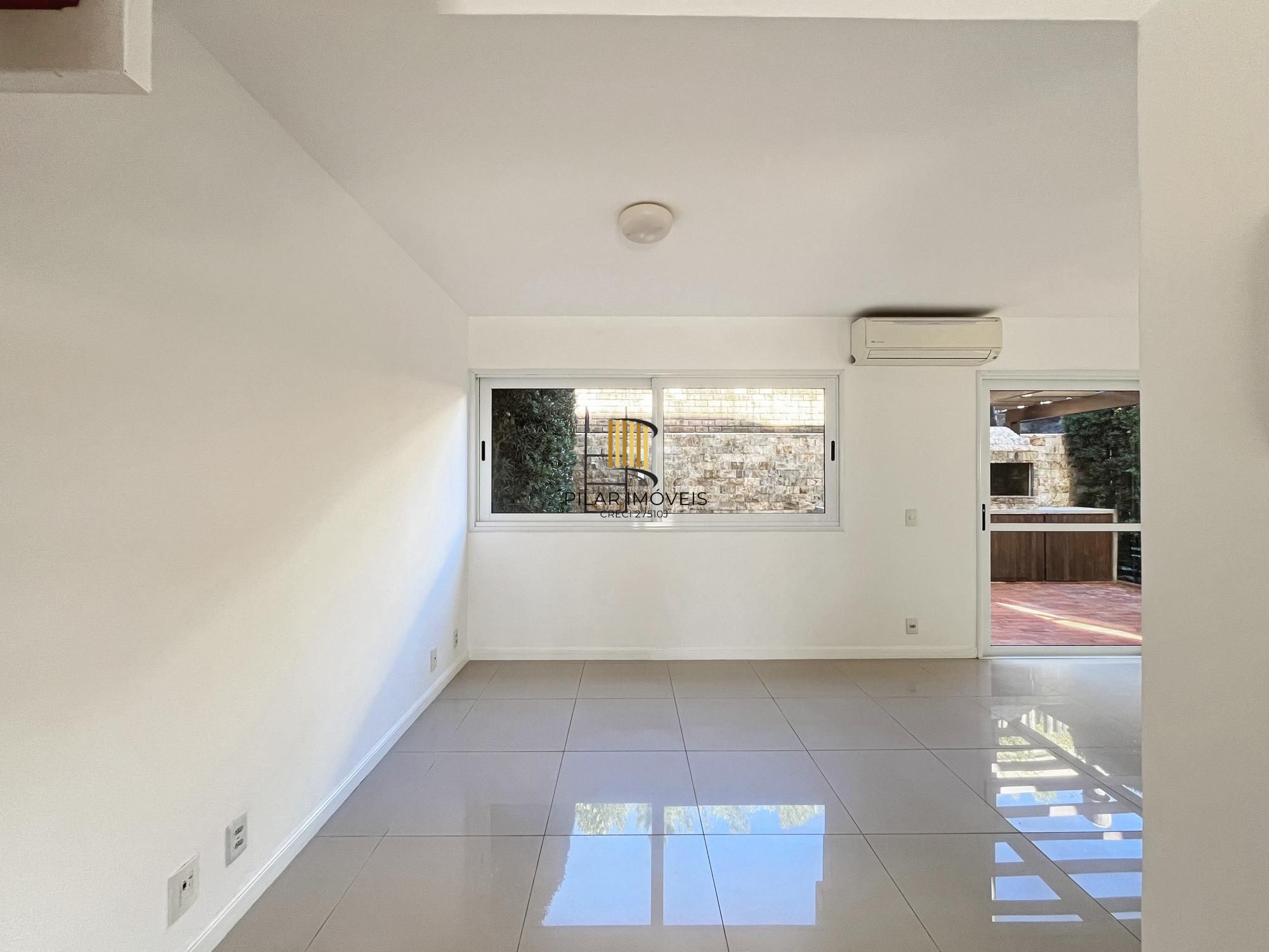 Casa de Condomínio 4 dormitórios no bairro Teresópolis