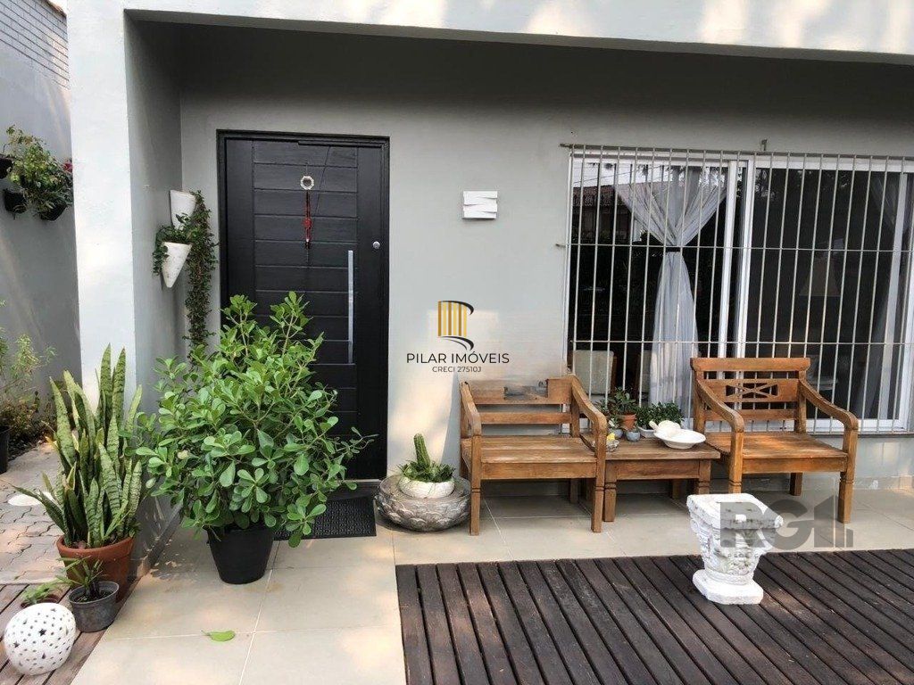 Casa 4 dormitórios no bairro Nonoai