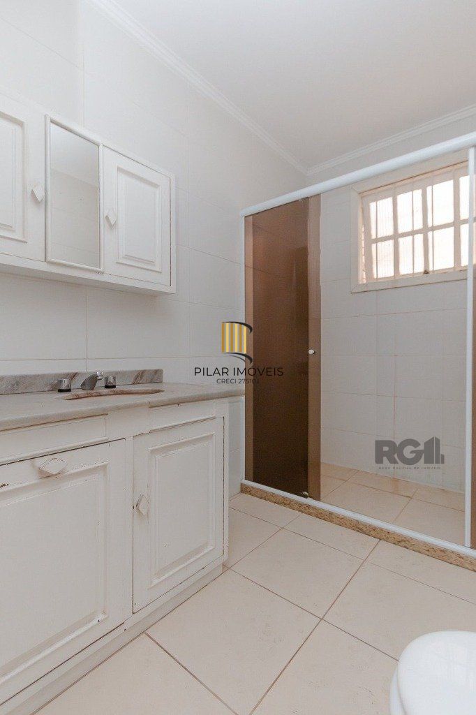 Casa com 4 dormitórios, 4 vagas no bairro Vila Jardim