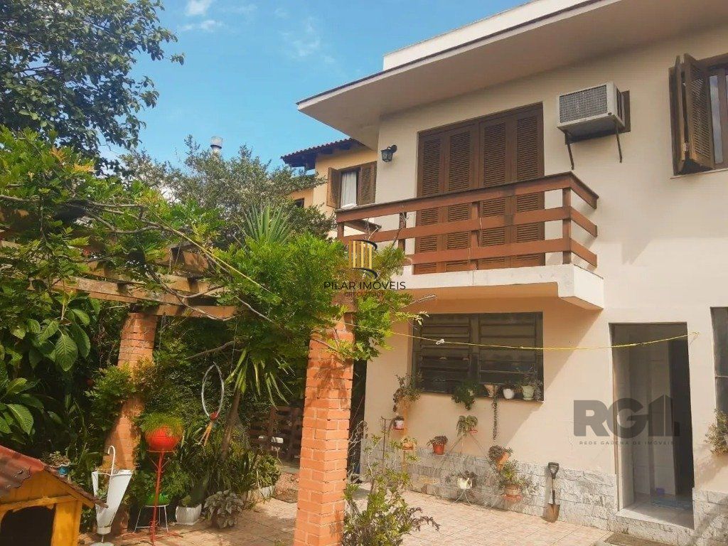 Casa com 3 dormitórios no bairro Tristeza