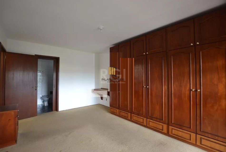 Casa para Venda - 267m², 4 dormitórios, sendo 1 suites, 2 vagas - Tristeza